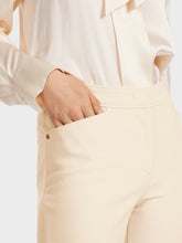 Last inn bildet i Galleri-visningsprogrammet, pants hvit
